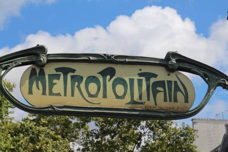 Paris_Metro_Schild_zur_UBahn_von_Paris