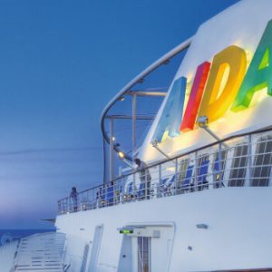 AIDA Kreuzfahrtschiff seitlich