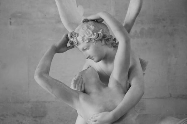 Amor_und_Psyche_Statue_im_Louvre