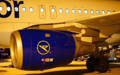 Condor Airline Triebwerk am Flughafn