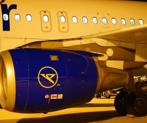 Condor Airline Triebwerk am Flughafen