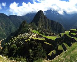Machu Picchu schraenkt ein peru