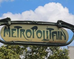 Paris_Metro_Schild_zur_UBahn_von_Paris