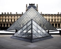 Getyourguide Paris Louvre Pyramide