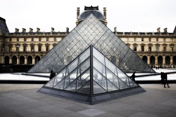 Getyourguide Paris Louvre Pyramide