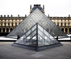 Pyramide of the Louvre: Paris