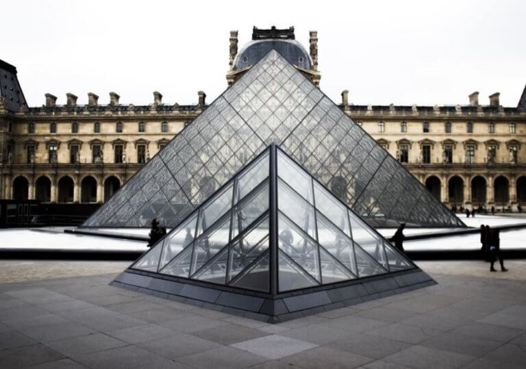 Getyourguide Paris Louvre Pyramide